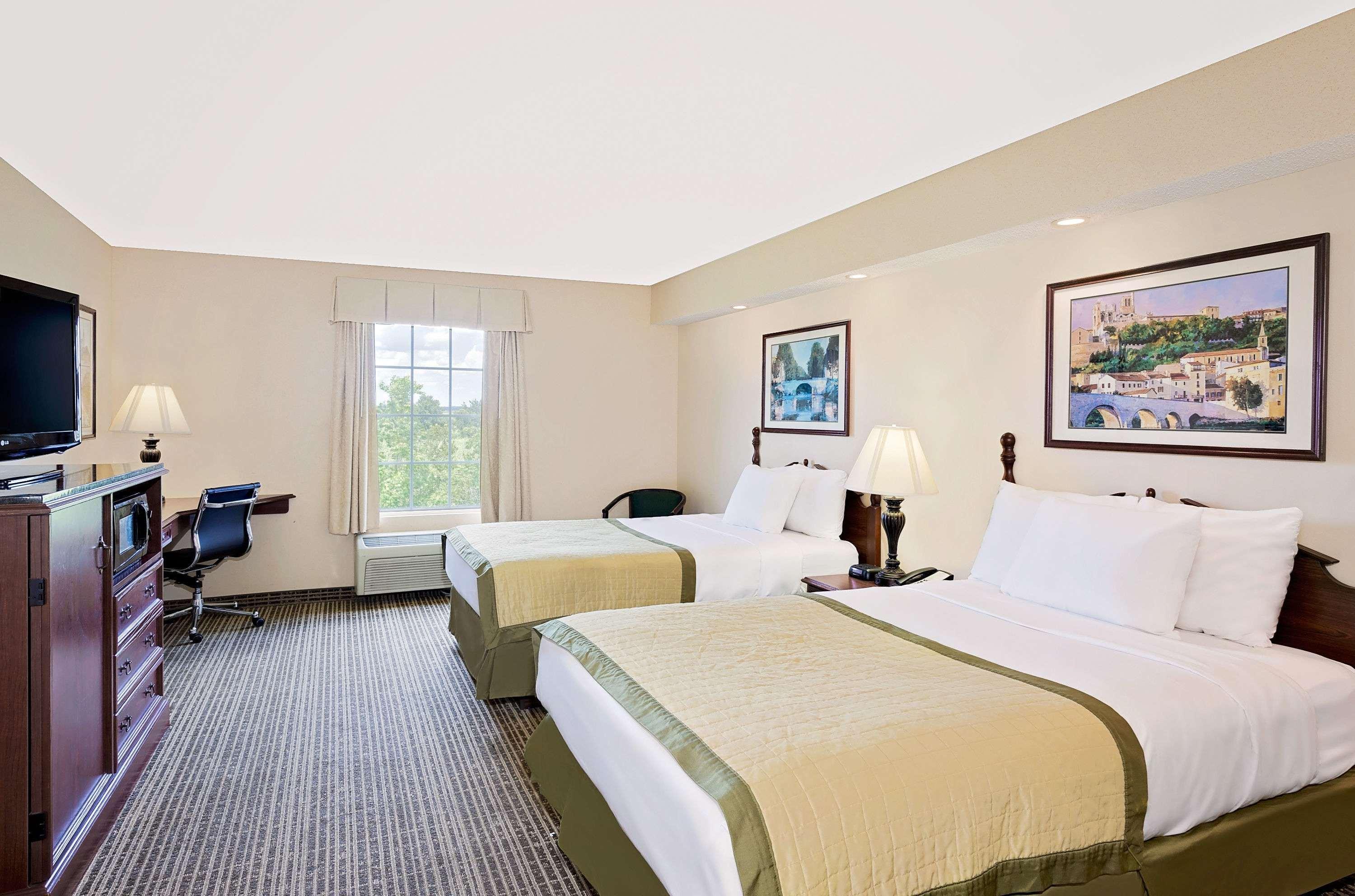 2 Full Beds - Non-Smoking, Micfridge