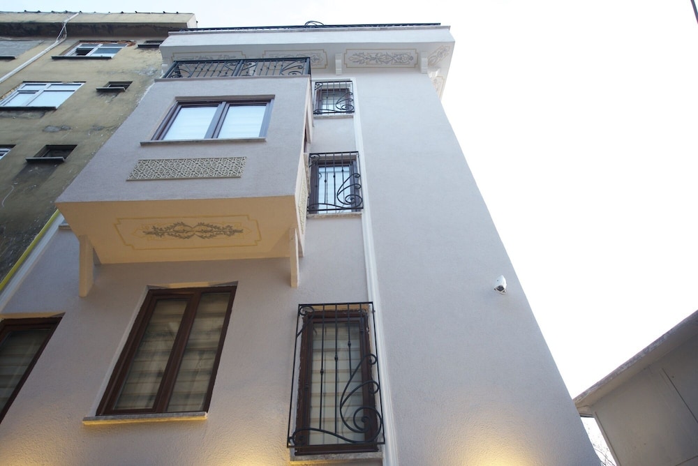 Galatolia Suites 2/50