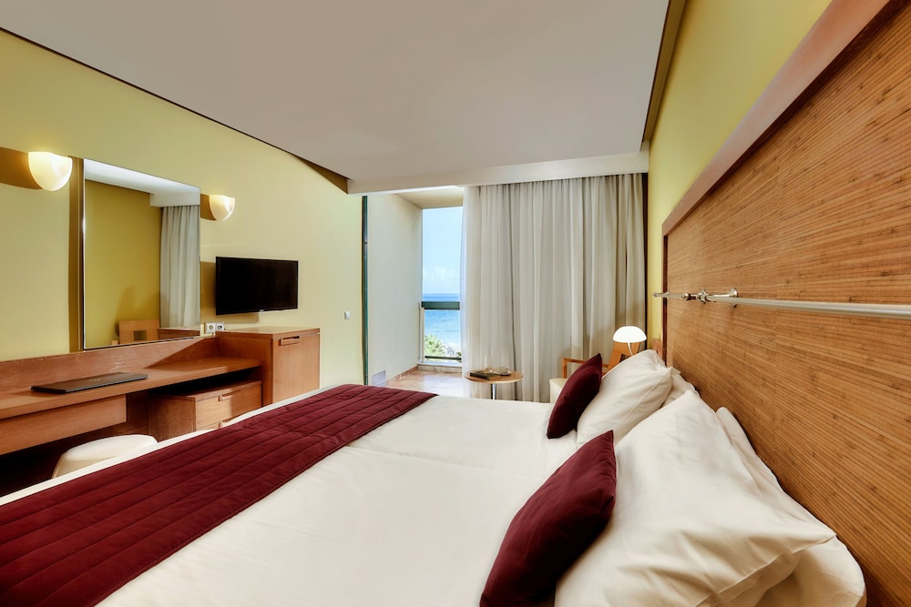 غرفة بسريرين منفصلين بإطلالة على البحر، Sirens Beach Hotel 2/10