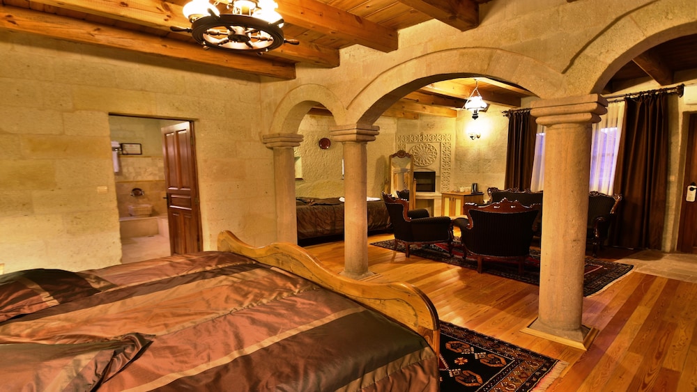 Harman Cave Hotel 50/78