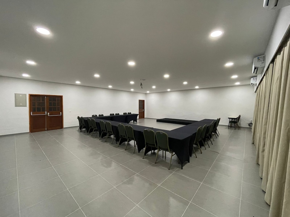 Guararema Parque Hotel 11/68
