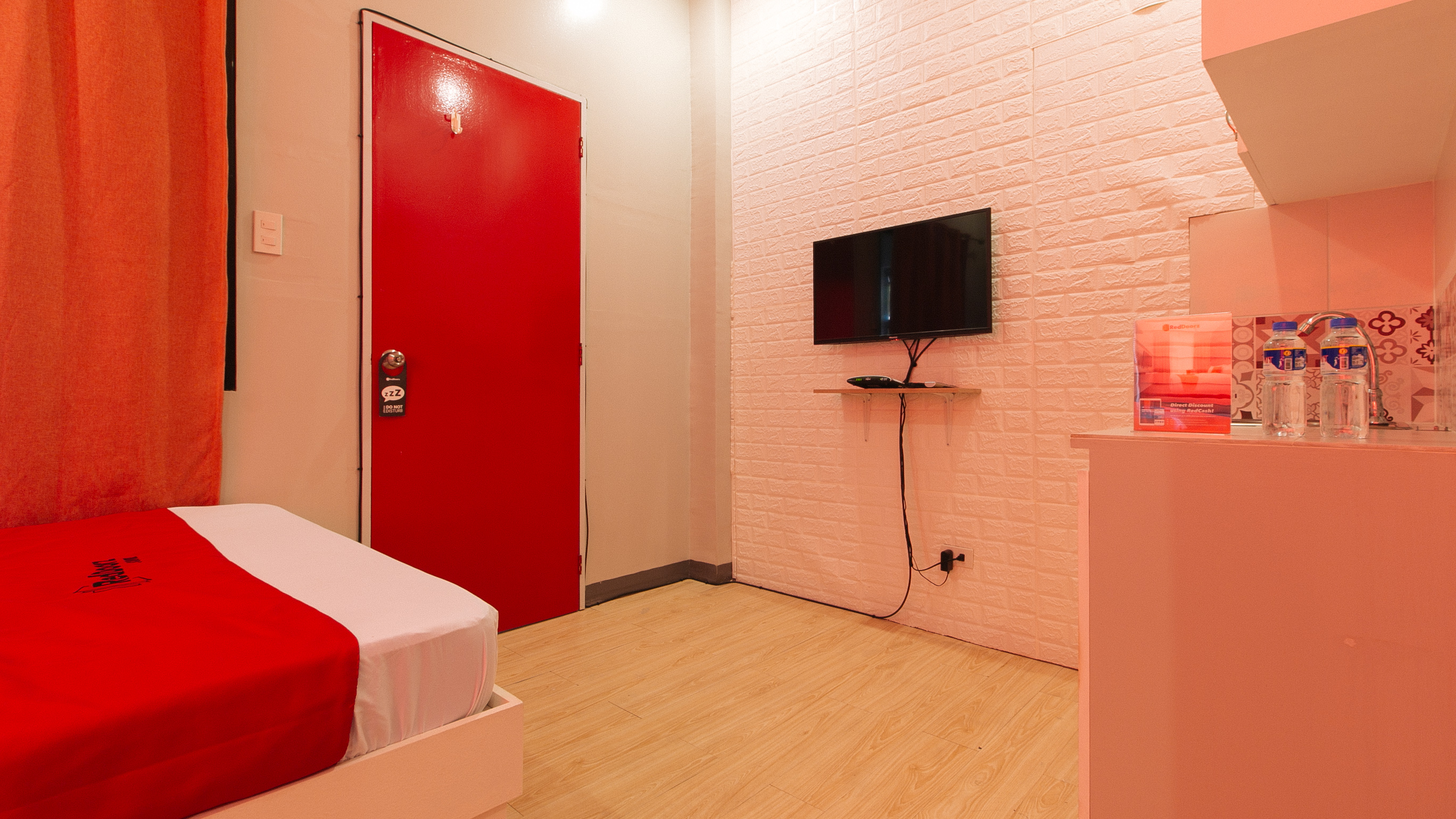 RedDoorz Near Christ the King Medical Center 14/28