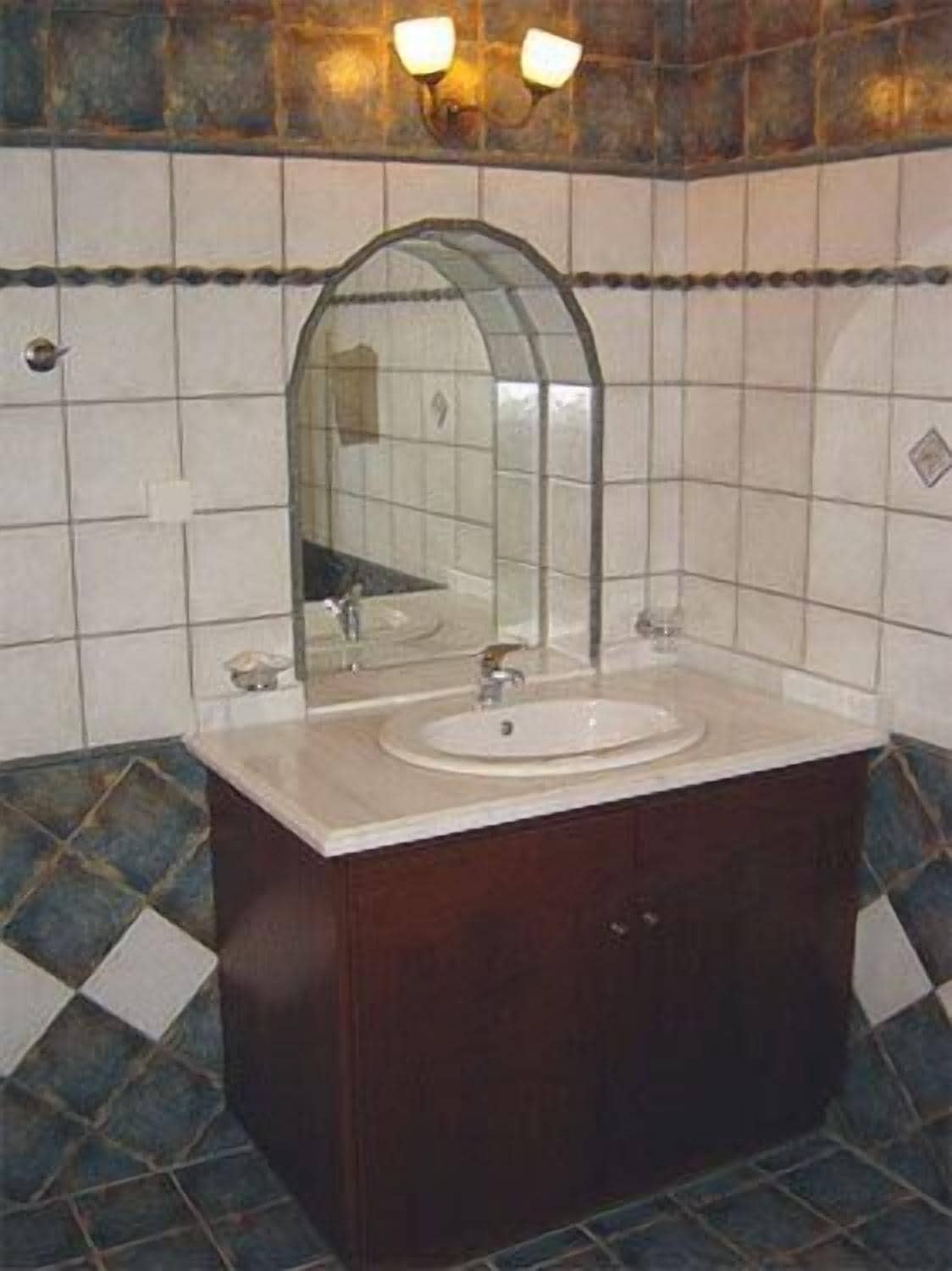 Standard, 1 Double and 1 Single Bed 6/6