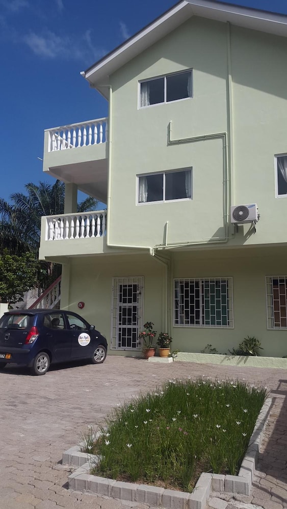 Chez Payet Guesthouse 17/18