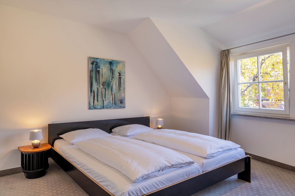 Condo, Queen and Twin Beds