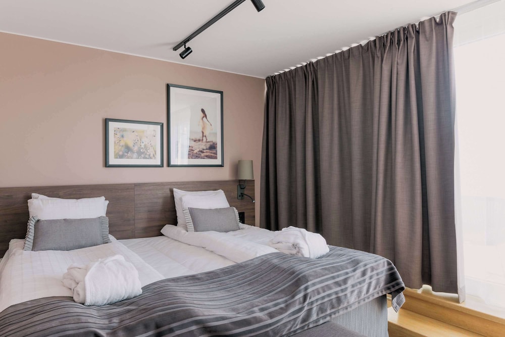 MASTER, SUITE