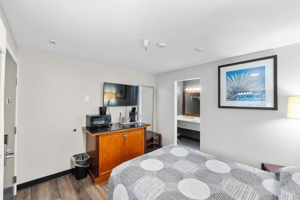 Basecamp Puyallup a Travelodge by Wyndham 14/50