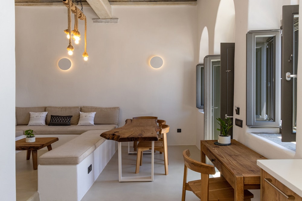 Living Theros Luxury Suites 26/50