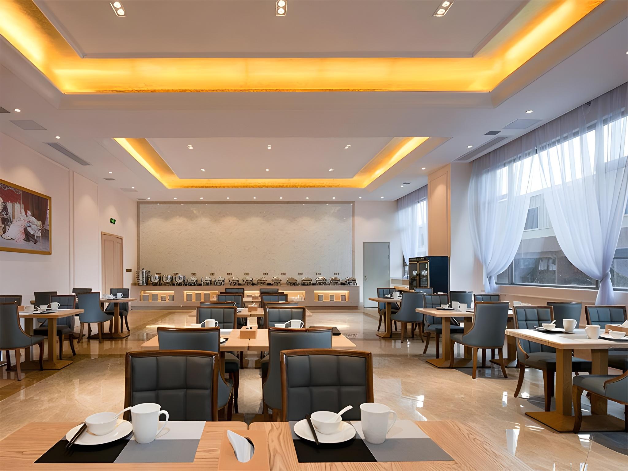 Vienna International Hotel (Dongguan Qishi Center) 38/47