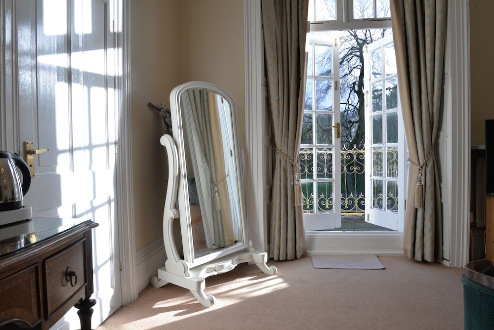 Chiseldon House Hotel 50/50