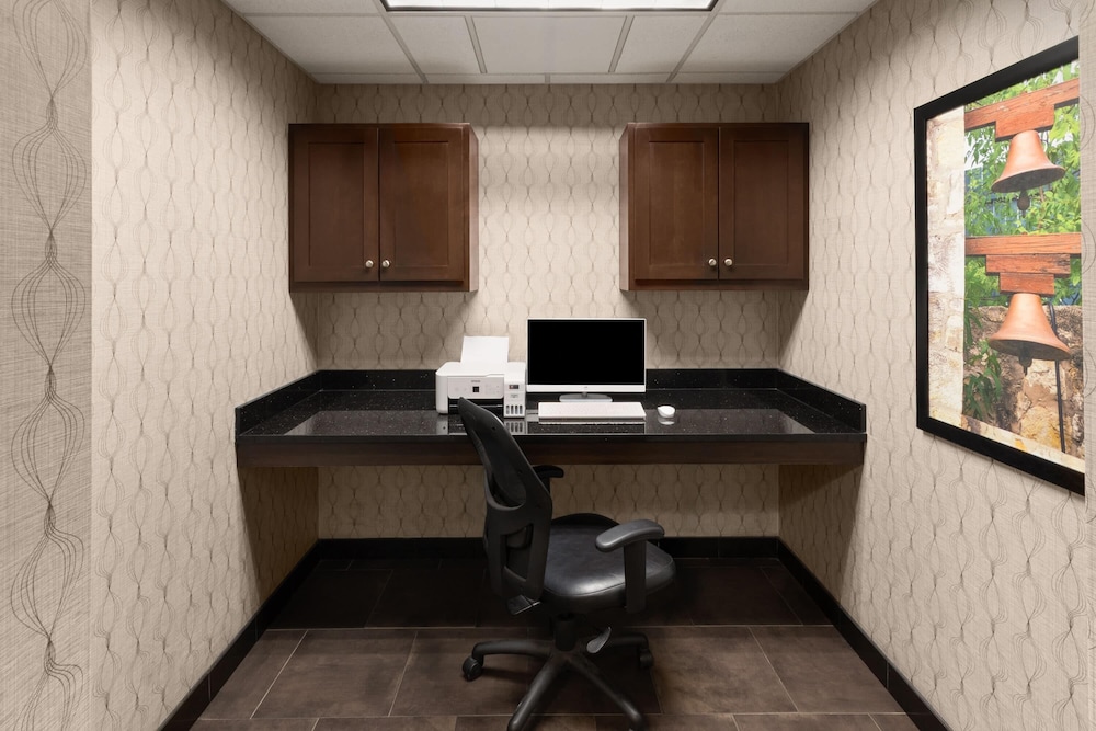 Heritage Inn Suites San Antonio Airpt, Trademark by Wyndham 48/60