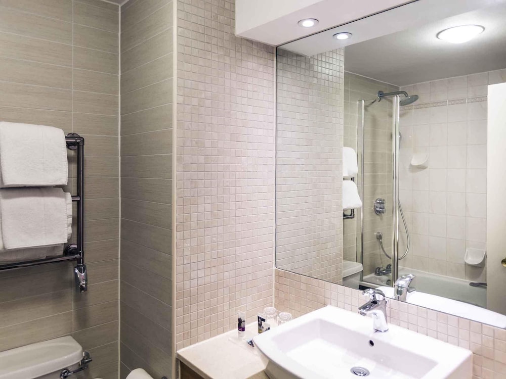 Mercure Daventry Court Hotel 78/79