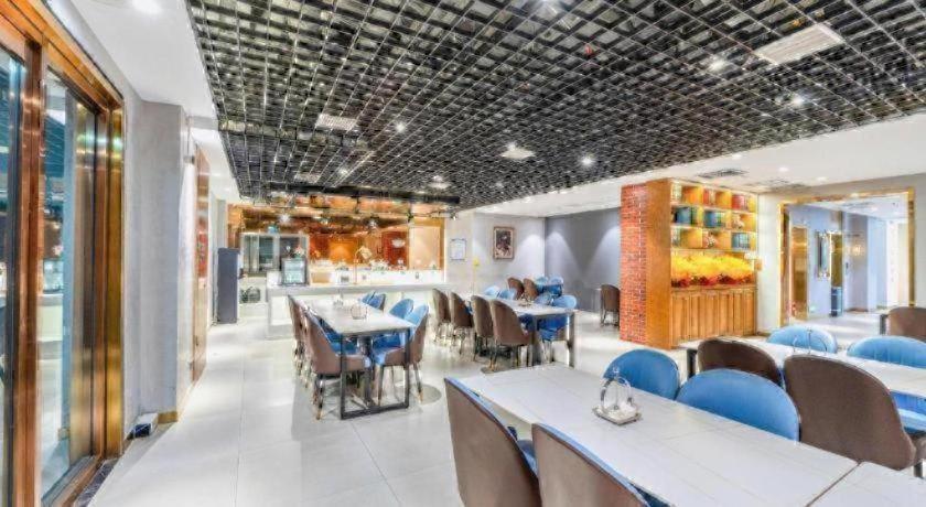 James Joyce Coffetel (Tianjin Railway Station) 47/54