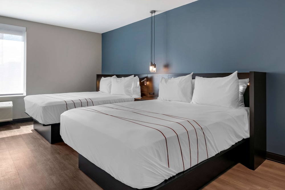 STANDARD, 2 QUEEN BEDS