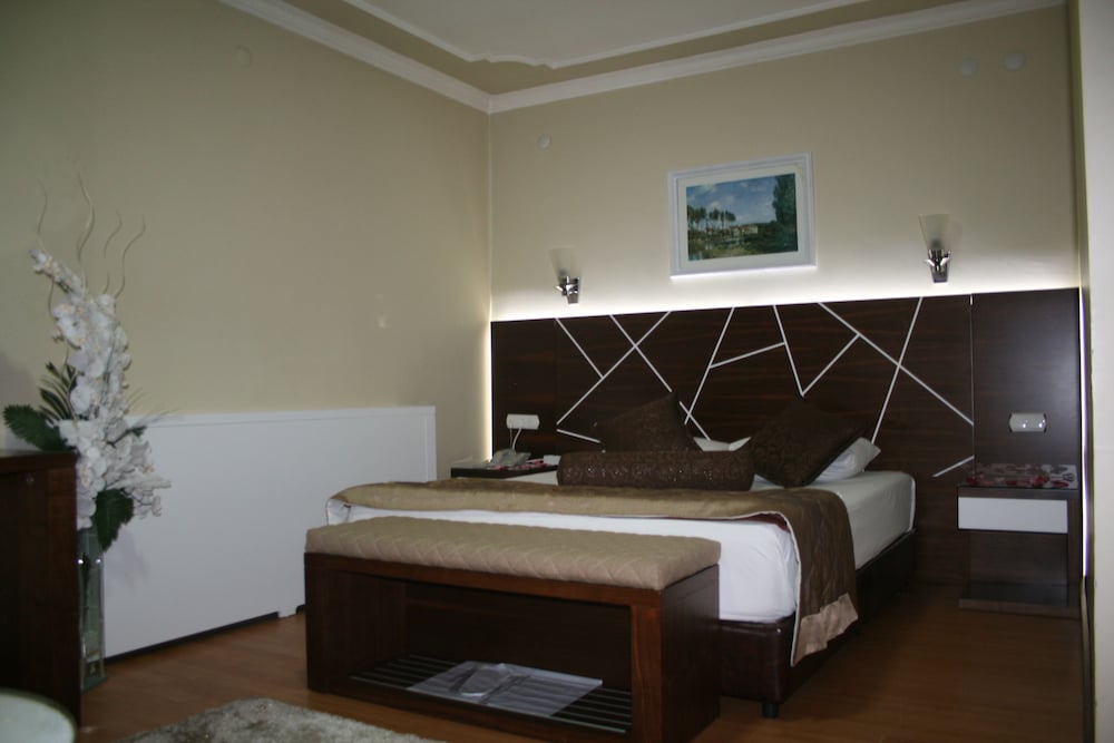 NYSA HOTEL 6/50
