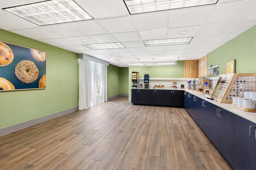 Spark by Hilton Akron Fairlawn 38/46