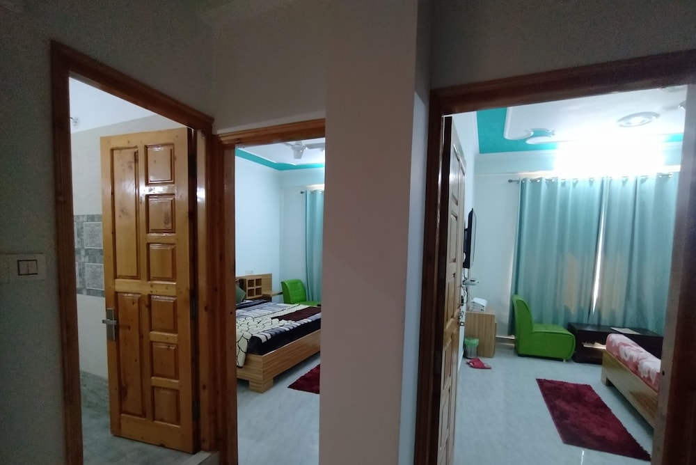 Hotel Sarla Regency 46/47
