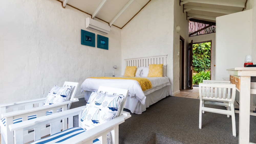 Dutton's Cove Guesthouse 12/50