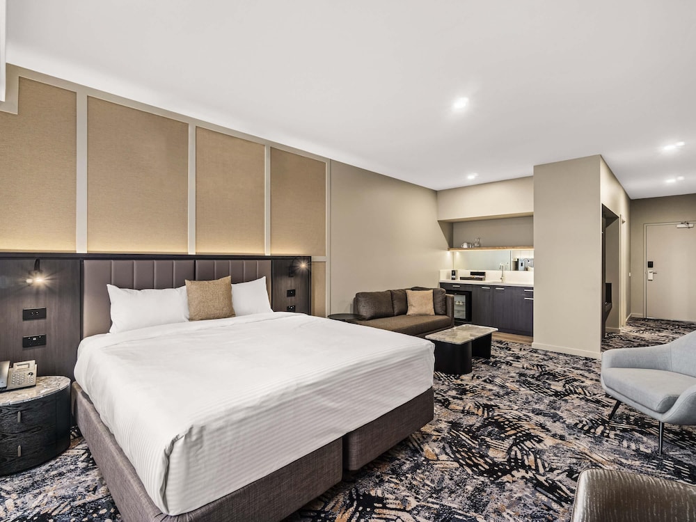 Mercure Pakenham 10/38