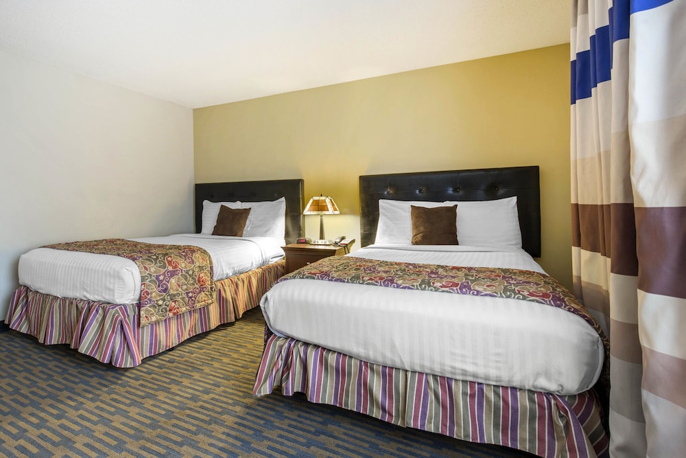 Lamplighter Inn Suites South 16/51