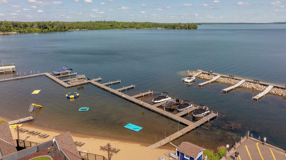 Chase On The Lake Resort Hotel 49/51