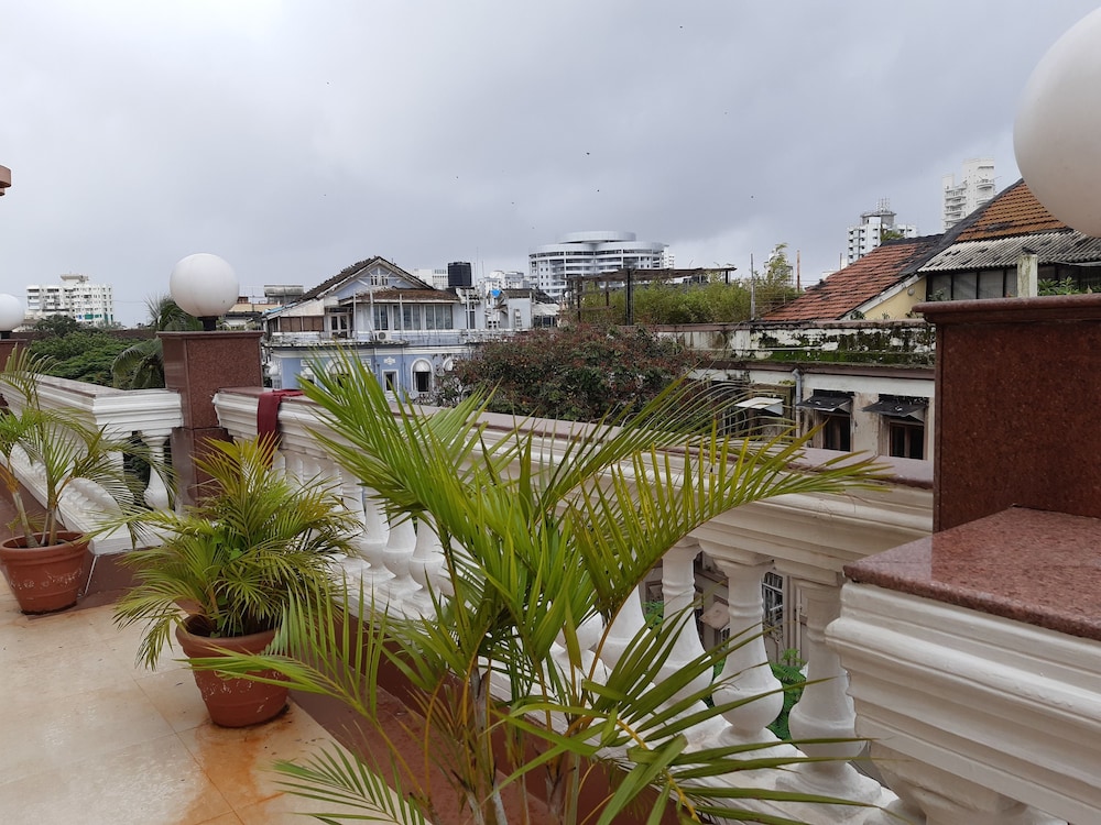 Garden Hotel 45/50