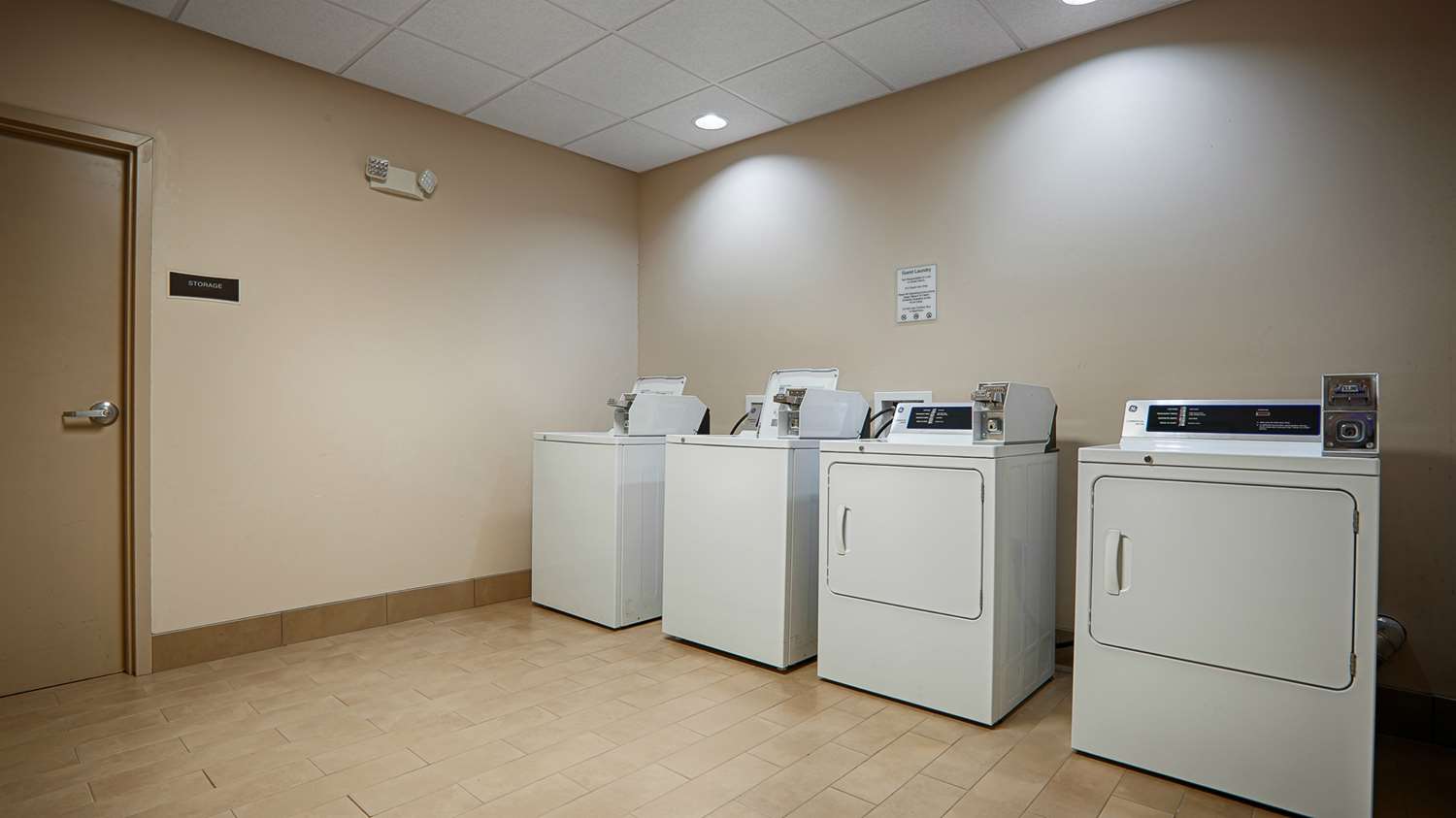 Best Western Plus Cushing Inn & Suites 1/8
