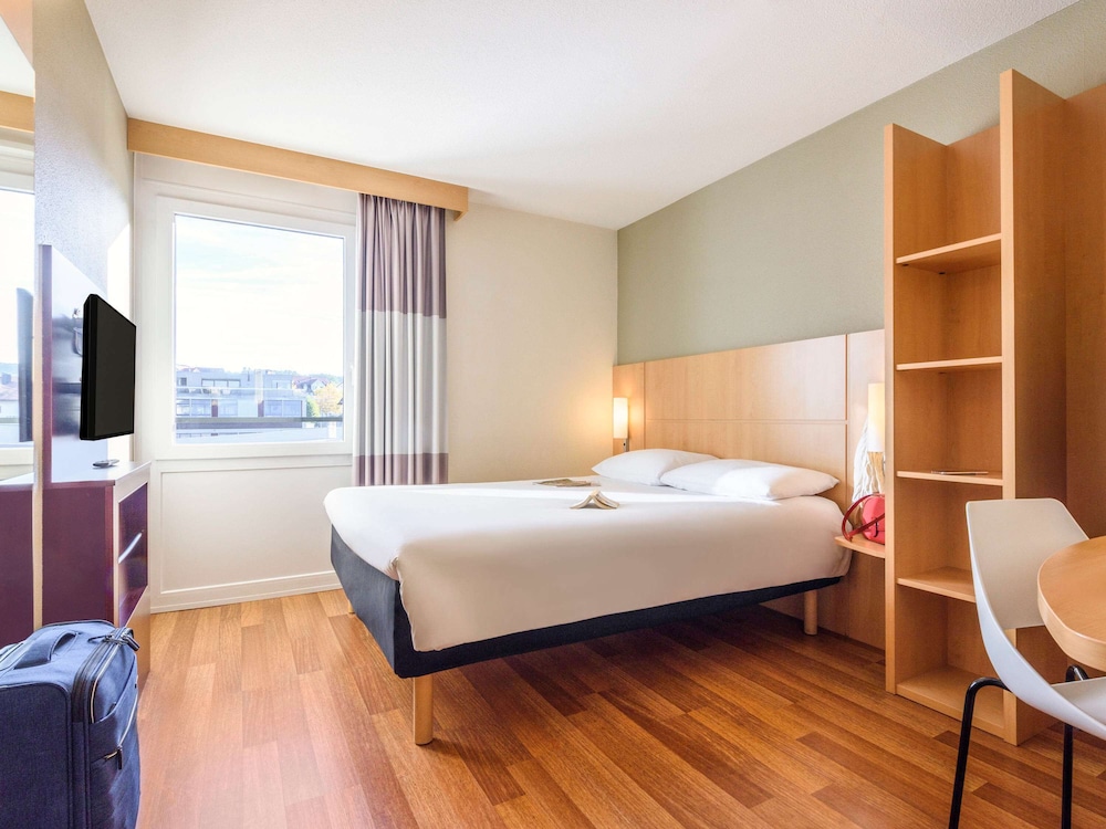 Ibis Lausanne Crissier 11/49