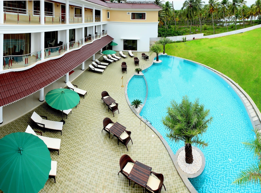 Lake Palace Hotel Trivandrum 37/44
