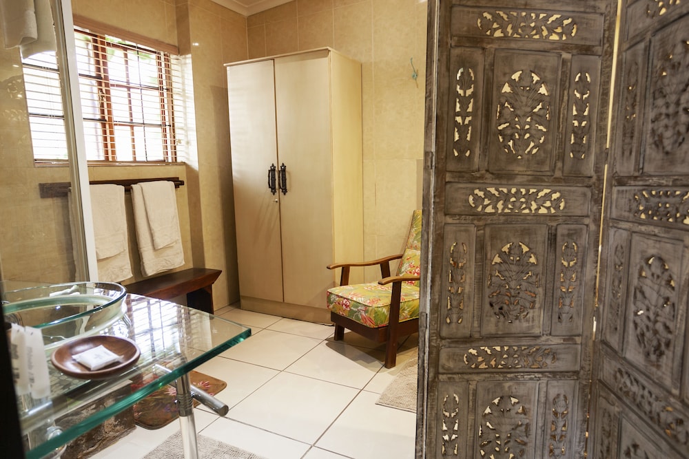 Town And Country Guest House 26/50