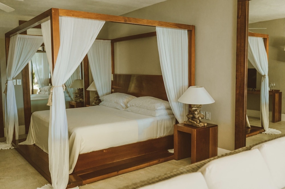 SUITE, WATER FRONT