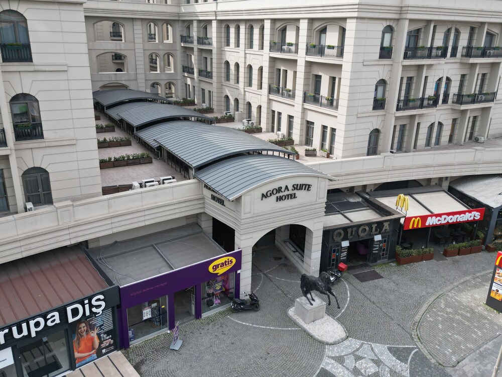 Agora Suites 61/67