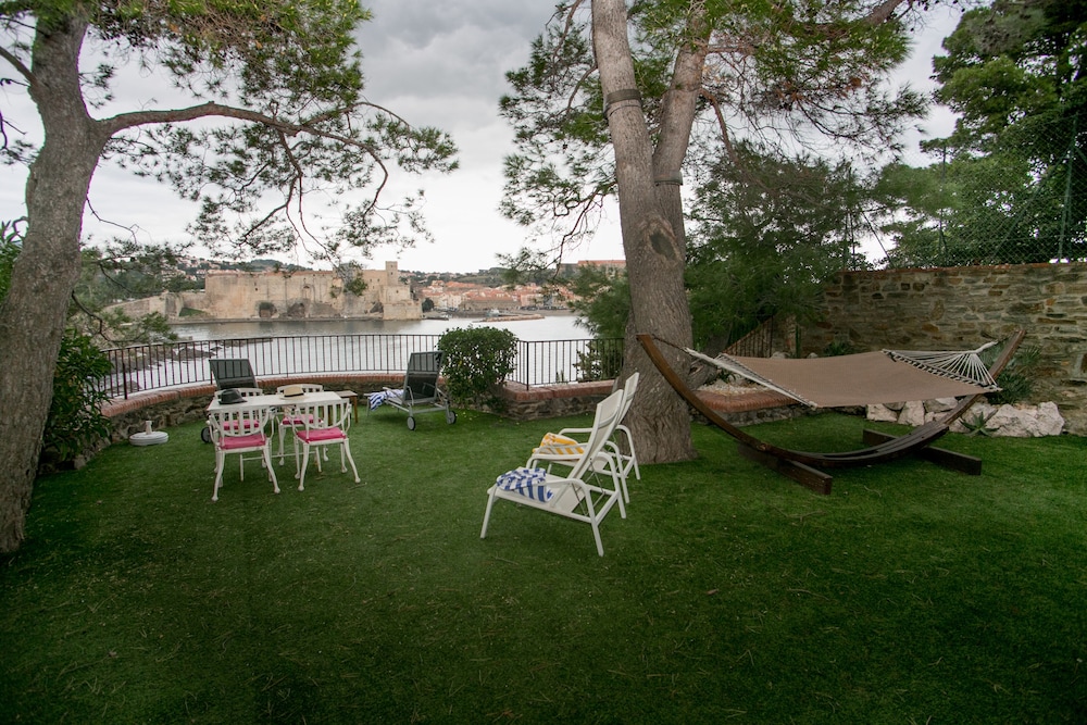 Le Relais Des Trois Mas 32/44