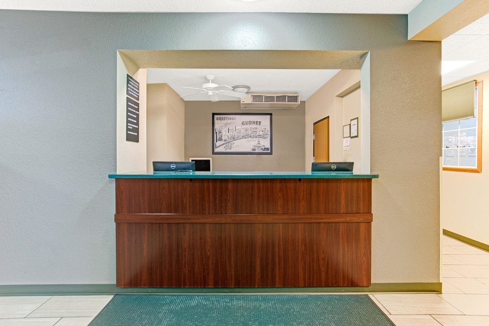 Super 8 by Wyndham Gurnee 6/17