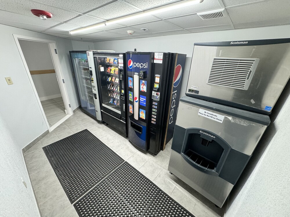 Studio6 Suites East Syracuse, NY - Airport 32/43