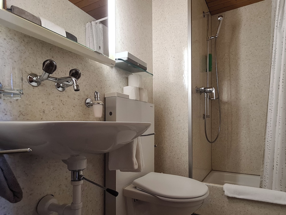 Rossli Hotel 59/64