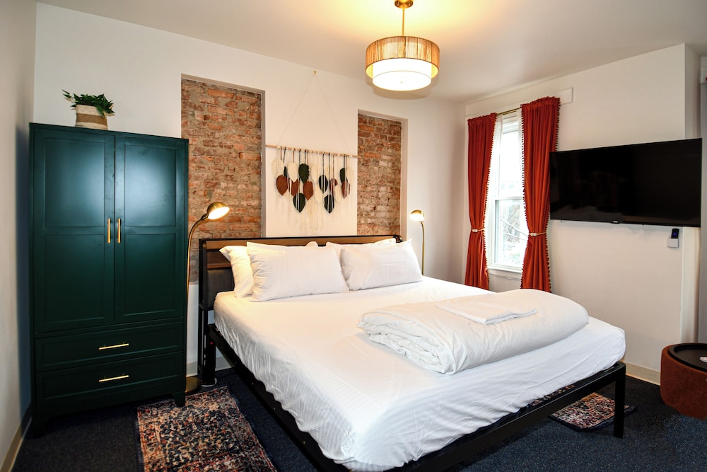 STUDIO, APARTMENT, KING BED, CITY VIEW, SOFA