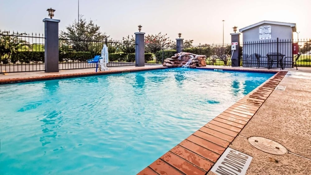 Baymont by Wyndham Laredo 14/22