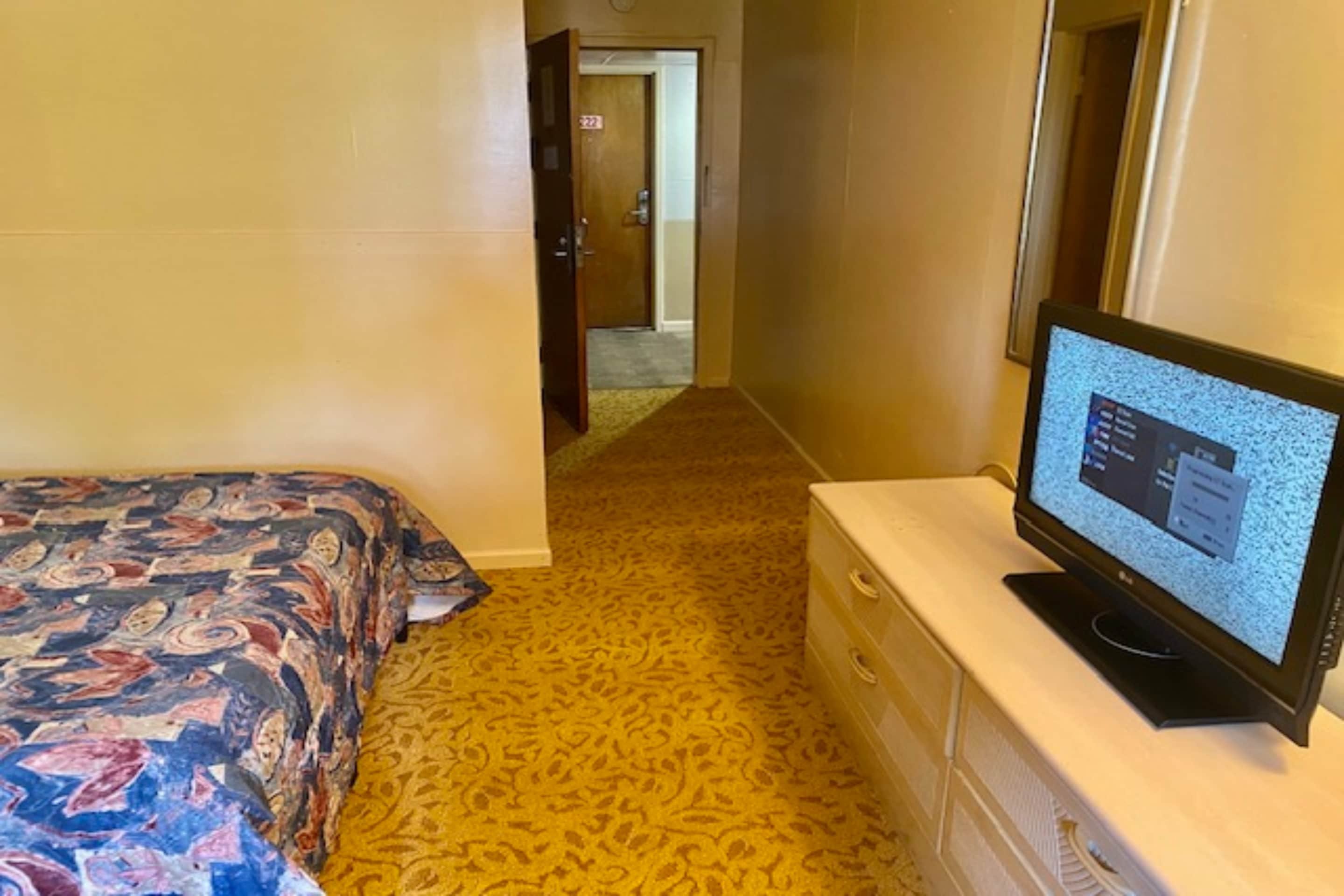 Red Carpet Inn & Suites Lima 57/64