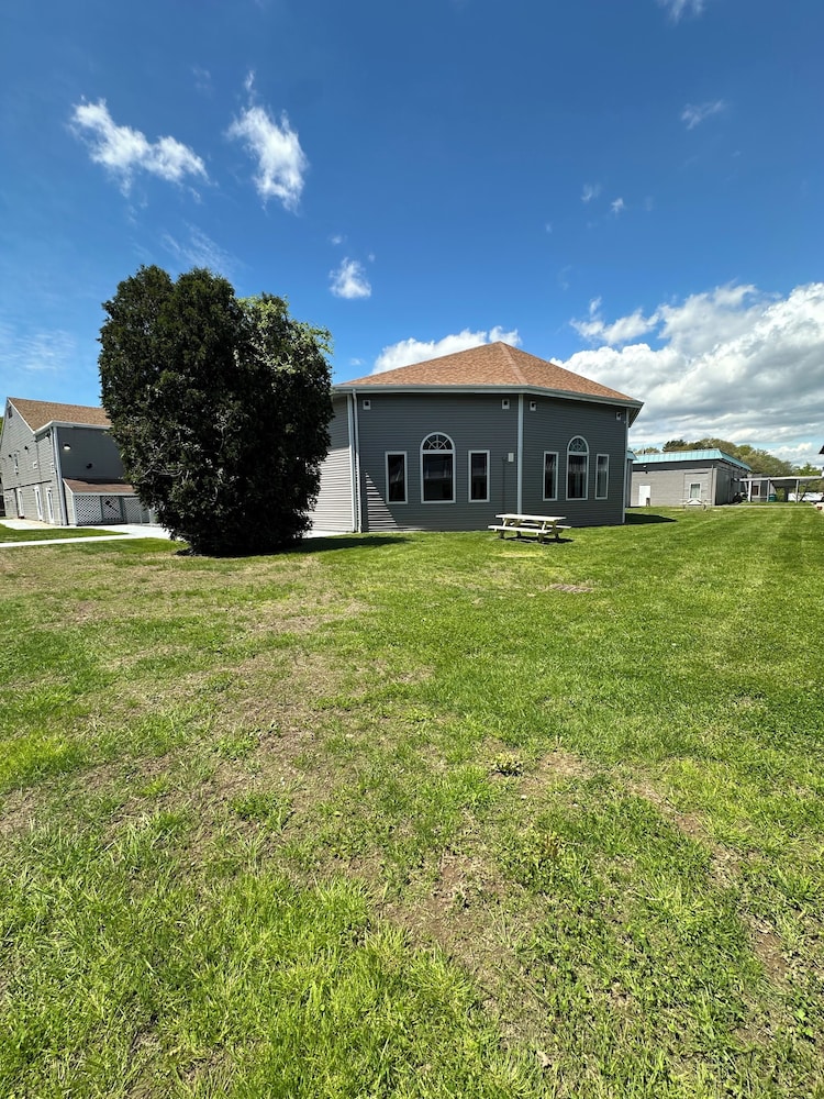 New Bedford Inn Suites 66/69