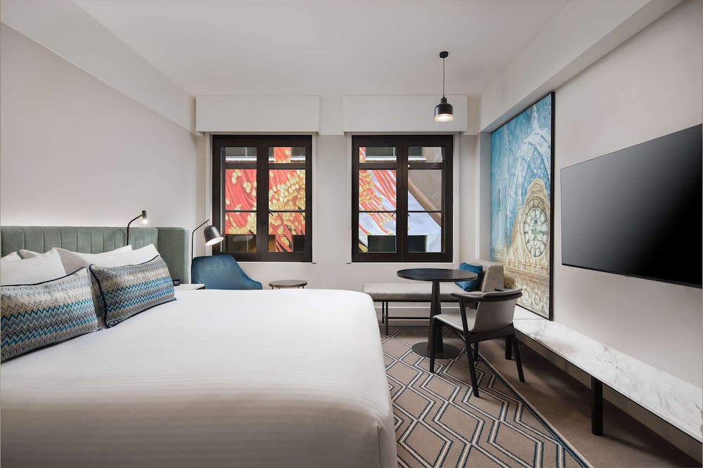 SUPERIOR, KING BED