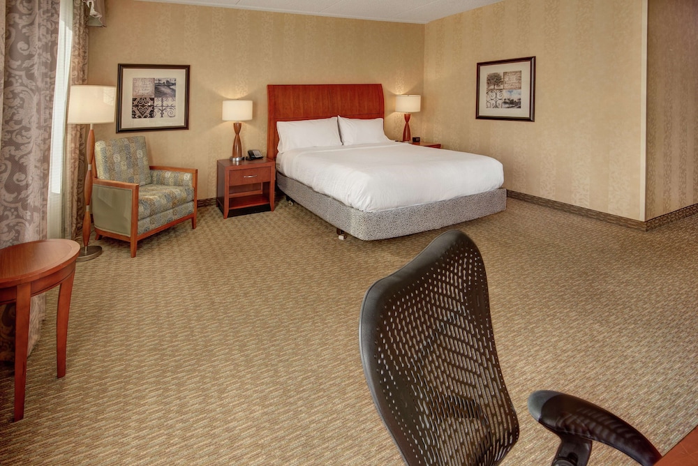 Hilton Garden Inn Lakewood 12/52
