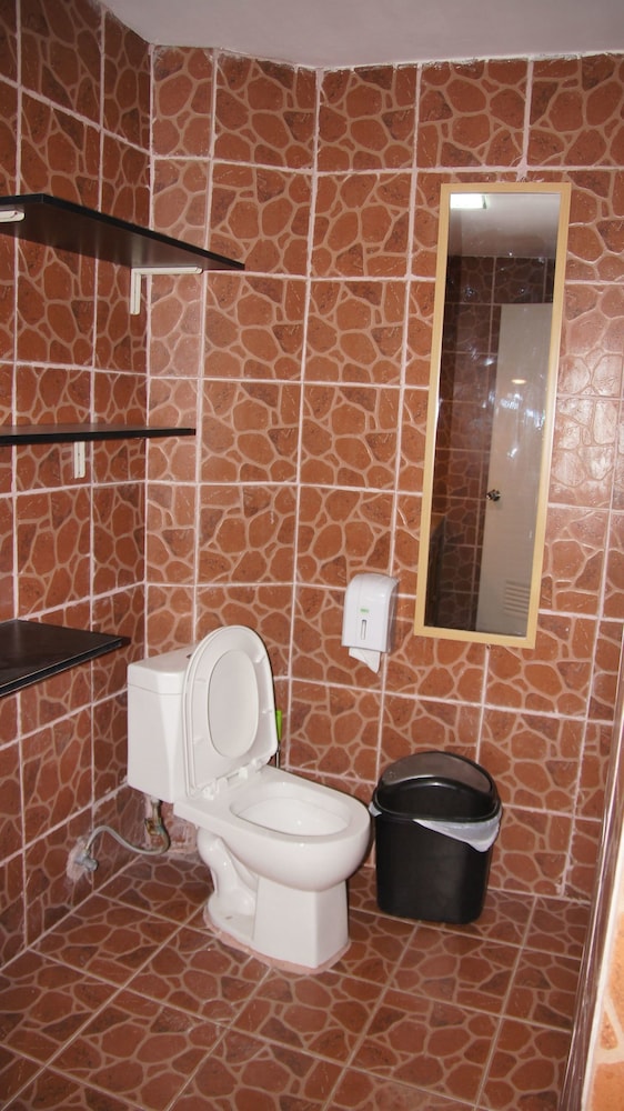 MB s Garden Inn 53/54
