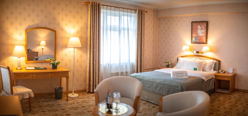 The Continental Hotel 18/50