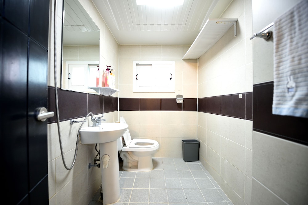 The One Hostel 50/50