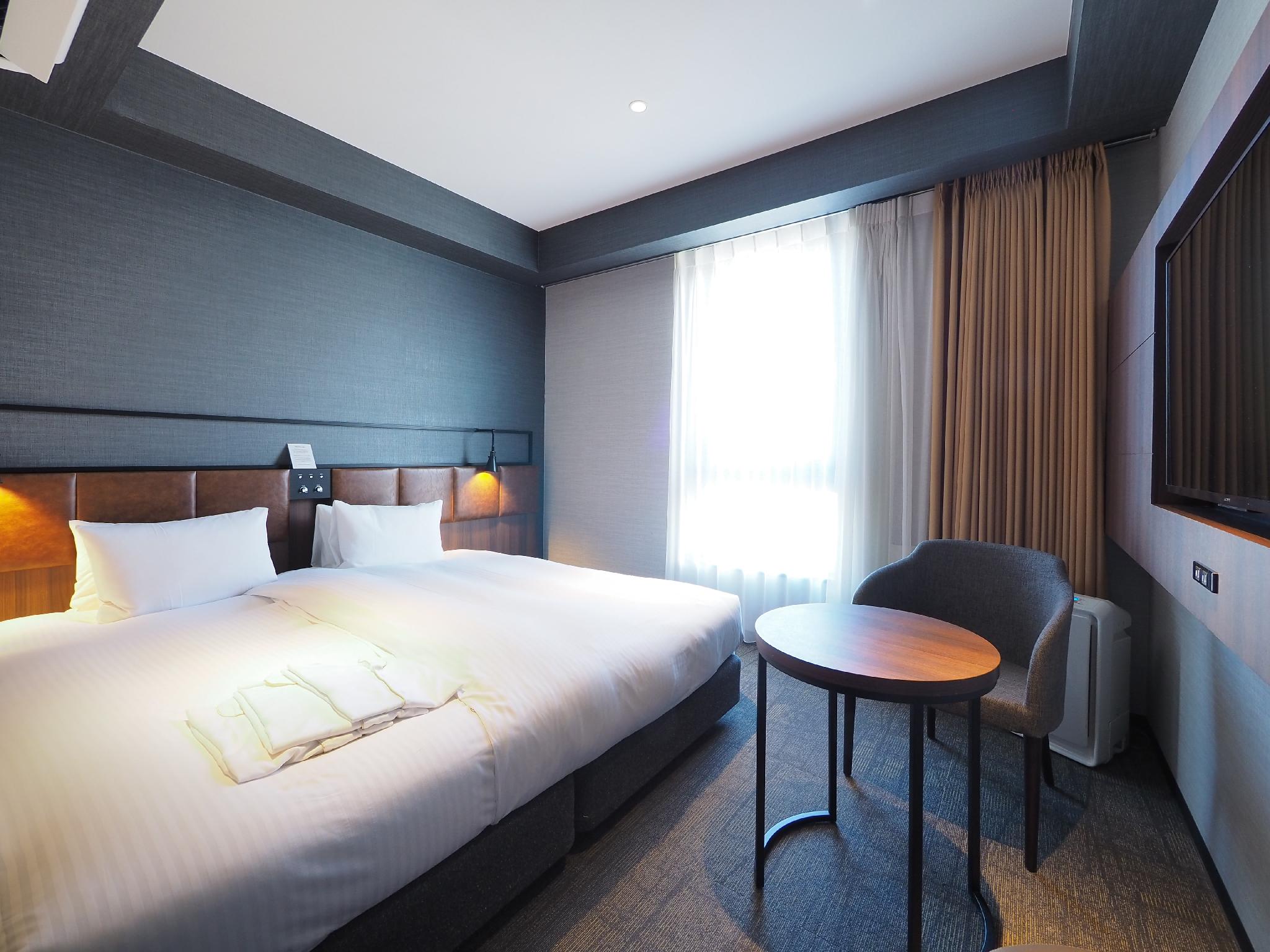 Hollywood, Standard, Twin Beds