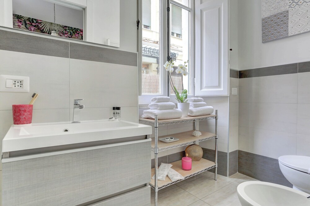 Santi Quattro Apartment & Rooms - Colosseo 47/49