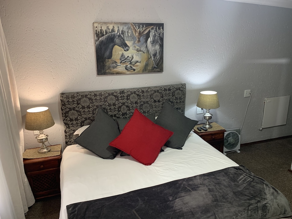 Rabbit Hole Hotel 15/50