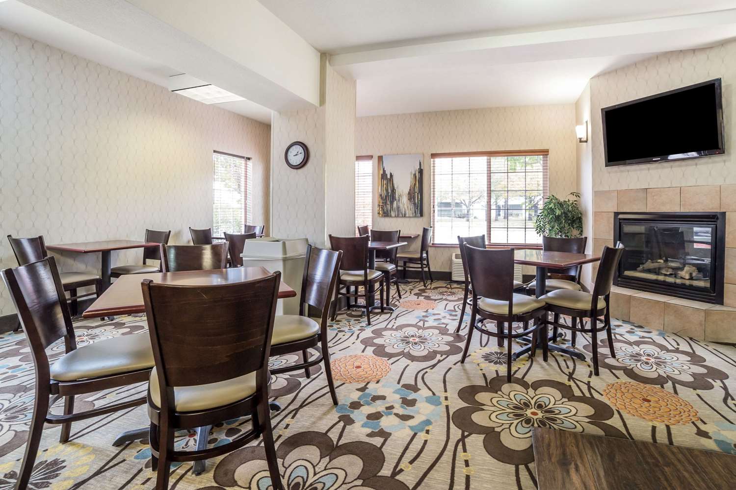 Comfort Suites Airport Salt Lake City, UT 27/35