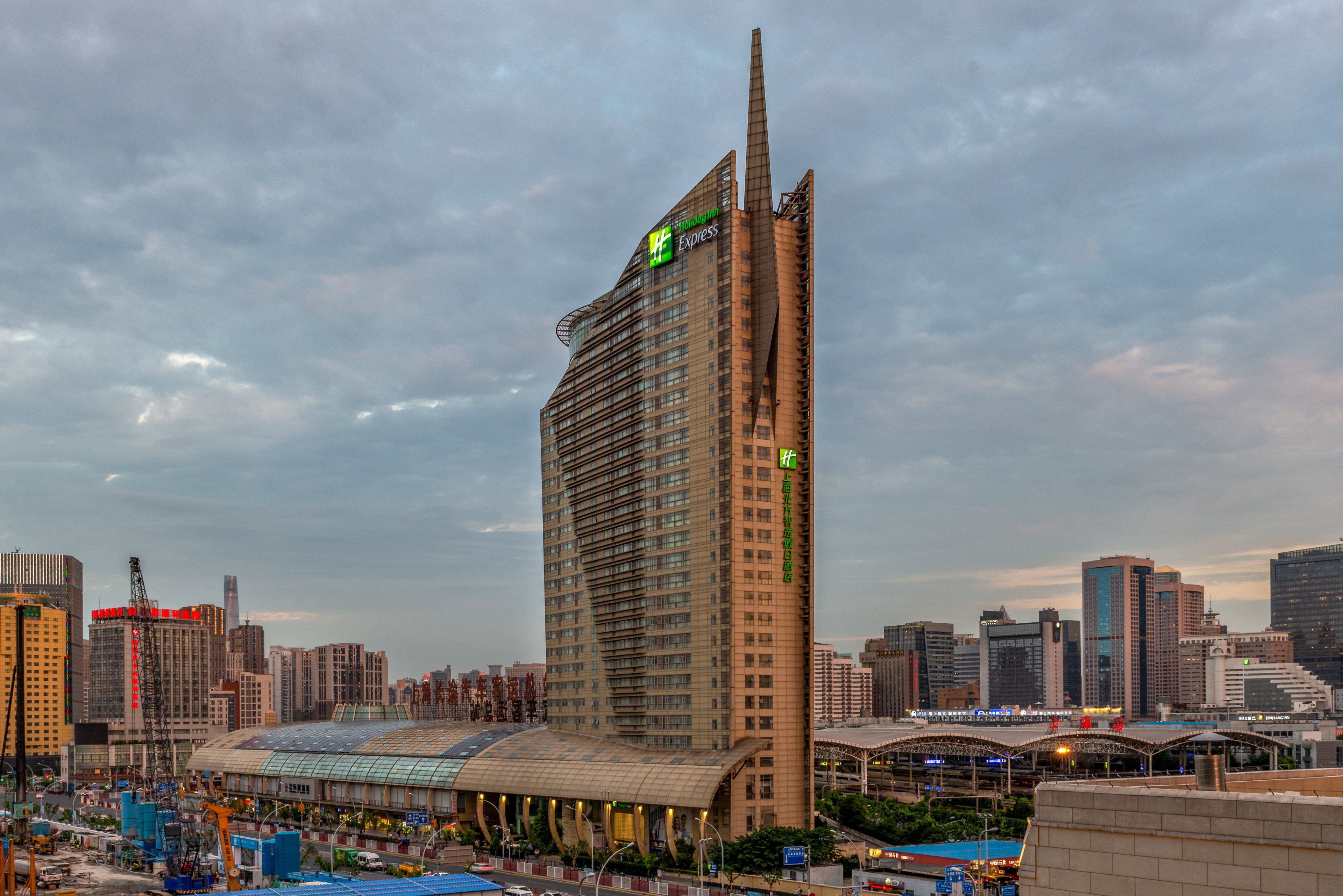 Holiday Inn Shanghai Jing'an by IHG 2/57